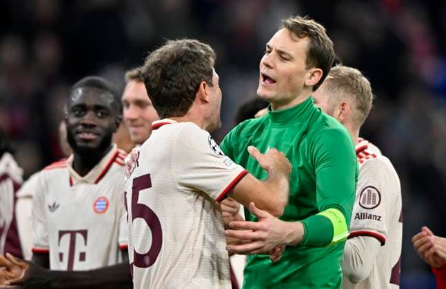 Schlussjubel, Freude, Glueck, Jubel Thomas Mueller FC Bayern Muenchen FCB (25) Torwart Manuel Neuer FC Bayern Muenchen FCB (01) FC Bayern Muenchen FCB vs Paris Saint-Germain PSG Spieltag 5 26.11.2024 DFL REGULATIONS PROHIBIT ANY USE OF PHOTOGRAPHS AS IMAGE SEQUENCES AND OR QUASI-VIDEO FC Bayern Muenchen FCB vs Paris Saint-Germain PSG