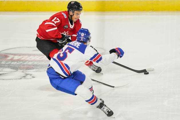 November 26, 2024, London, On, Canada: CHL prospect Malcolm Spence, top, tries to get by USA prospect Lincoln Kuehne during the second period of the CHL-USA Prospects Challenge game in London, Ont. on Tuesday, November 26, 2024. Canada News - November 26, 2024  - ZUMAc35_ 20241126_zaf_c35_103 Copyright: xGeoffxRobinsx