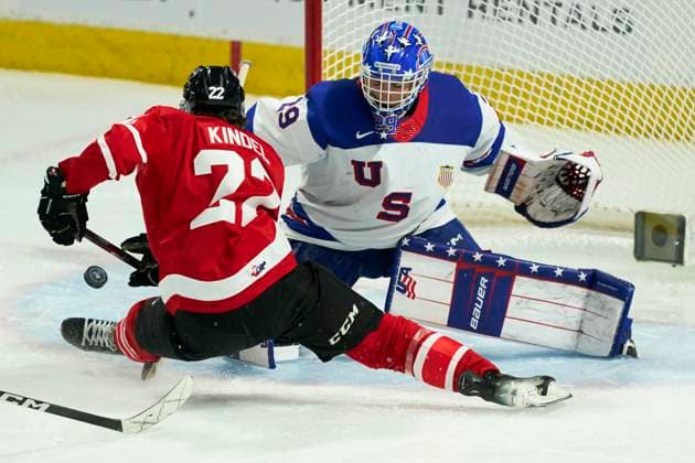 November 26, 2024, London, On, Canada: CHL prospect Ben Kindel, left, breaks in on USA prospects goalie Patrick Quinlan during the third period of the CHL-USA Prospects Challenge game in London, Ont. on Tuesday, November 26, 2024. Canada News - November 26, 2024  - ZUMAc35_ 20241126_zaf_c35_114 Copyright: xGeoffxRobinsx