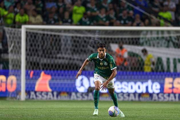 Vitor Reis of Palmeiras on the ball during a match between Palmeiras and Botafogo as part of Brasileirao 2024 at Allianz Parque on November 26, 2024 in Sao Paulo, Brazil. (Marco Galvao SPP) Copyright: xMarcoxGalvaox xSPPx spp-en-MaGaSp-MGA_26nov24_0085