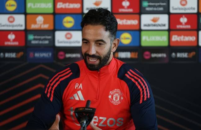 - Manchester United, ManU Training, UEFA Europa League 2024 25, League Phase, MD5 training Session at Carrington Training Ground, Manchester, UK - 27th November 2024. (C) Daniel Weir Crystal Pix Ruben Amorim Manager of Manchester United in his pre match press conference, PK, Pressekonferenz - Manchester United Training, UEFA Europa League 2024 25, League Phase, MD5 training Session at Carrington Training Ground, Manchester, UK - 27th November 2024. (C) Daniel Weir Crystal Pix Manchester Carrington Training Ground UK Copyright: xDanxWeirx CP_Manchester_United_Training_35