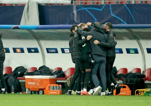 SOCCER - UEFA CL, Sturm vs Girona KLAGENFURT,AUSTRIA,27.NOV.24 - SOCCER - UEFA Champions League, SK Sturm Graz vs Girona FC. Image shows the rejoicing of head coach Juergen Saeumel and assistant coach Michael Madl.  GEPAxpictures xHansxOberlaender