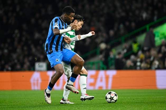 Celtic v Club Brugge - UEFA Champions League GLASGOW, SCOTLAND - NOVEMBER 27 : Onyedika Raphael midfielder of Club Brugge and Furuhashi Kyogo midfielder of Celtic FC during the UEFA Champions League phase matchday 5 between Celtic and Club Brugge on November 27, 2024 in Glasgow, Scotland, 27 11 2024 Glasgow Scotland  Copyright: xPeterxDexVoechtx