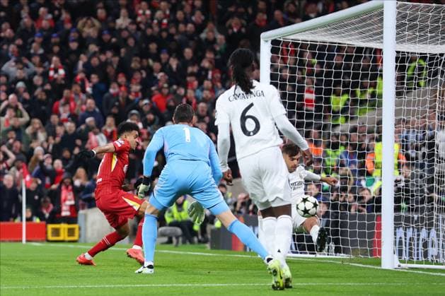 Liverpool FC v Real Madrid C.F. - UEFA Champions League 2024 25 League Phase MD5 Luis Diaz of Liverpool has a shot cleared off the line during the UEFA Champions League 2024 25 League Phase MD5 match between Liverpool FC and Real Madrid C.F. at Anfield on November 27, 2024 in Liverpool, England. Liverpool Anfield England United Kingdom Copyright: xedxSykes Sportsphoto APLx 14052899