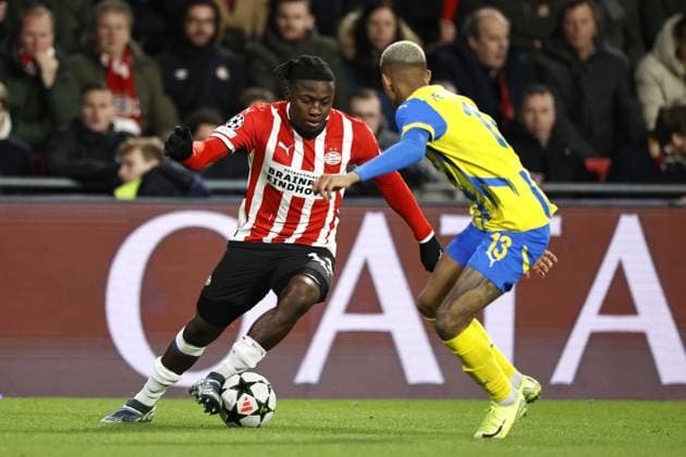 EINDHOVEN - (l-r) Johan Bakayoko of PSV Eindhoven, Pedro Henrique of FK Shakhtar Donetsk during the UEFA Champions league match between PSV Eindhoven and Shakhtar Donetsk at Phillips Stadium on Nov. 27, 2024 in Eindhoven, Netherlands. ANP MAURICE VAN STEEN UEFA Champions League 2024 25 League Phase MD5 2024 25 xVIxANPxSportx xxANPxIVx 514404628 originalFilename: 514404628.jpg