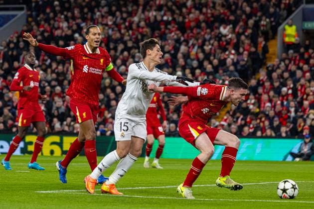 Football - UEFA Champions League - League Phase - Liverpool FC v Real Madrid CF LIVERPOOL, ENGLAND - Wednesday, November 27, 2024: Real Madrid s Arda Güler (L) is denied by Liverpool s Andy Robertson during the UEFA Champions League game between Liverpool FC and Real Madrid CF at Anfield. (Photo by David Rawcliffe Propaganda) LIVERPOOL Anfield MERSEYSIDE ENGLAND  Copyright: xDavidxRawcliffex P2024-11-27-Liverpool_Madrid-16