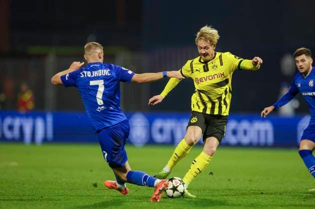 Luka Stojkovic (GNK Dinamo) und Julian Brandt (Borussia Dortmund) kaempfen um den Ball, UEFA Champions League 2024 25 League Phase MD5, GNK Dinamo v Borussia Dortmund, Stadion Maksimir am 27. November 2024 in Zagreb, Kroatien. (Foto von Marco Steinbrenner DeFodi Images) Luka Stojkovic (GNK Dinamo) und Julian Brandt (Borussia Dortmund) battle for the ball, UEFA Champions League 2024 25 League Phase MD5, GNK Dinamo v Borussia Dortmund, Stadion Maksimir, November 27, 2024 in Zagreb, Croatia. (Photo by Marco Steinbrenner DeFodi Images) Defodi-700_zagreb_bvb_20241127_040