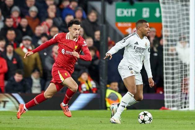 UEFA Champions League, League Phase MD5 Liverpool v Real Madrid Kylian MbappÃ of Real Madrid is put under pressure by Curtis Jones of Liverpool during the UEFA Champions League, League Phase MD5 Liverpool v Real Madrid at Anfield, Liverpool, United Kingdom, 27th November 2024 (Photo by Mark Cosgrove News Images) Liverpool Anfield Merseyside United Kingdom Copyright: xMarkxCosgrove NewsxImagesx