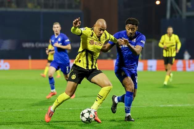 Donyell Malen (Borussia Dortmund) und Ronael Pierre-Gabriel (GNK Dinamo) kaempfen um den Ball, UEFA Champions League 2024 25 League Phase MD5, GNK Dinamo v Borussia Dortmund, Stadion Maksimir am 27. November 2024 in Zagreb, Kroatien. (Foto von Marco Steinbrenner DeFodi Images) Donyell Malen (Borussia Dortmund) und Ronael Pierre-Gabriel (GNK Dinamo) battle for the ball, UEFA Champions League 2024 25 League Phase MD5, GNK Dinamo v Borussia Dortmund, Stadion Maksimir, November 27, 2024 in Zagreb, Croatia. (Photo by Marco Steinbrenner DeFodi Images) Defodi-700_zagreb_bvb_20241127_045