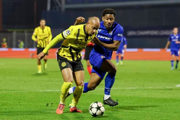 Donyell Malen (Borussia Dortmund) und Ronael Pierre-Gabriel (GNK Dinamo) kaempfen um den Ball, UEFA Champions League 2024 25 League Phase MD5, GNK Dinamo v Borussia Dortmund, Stadion Maksimir am 27. November 2024 in Zagreb, Kroatien. (Foto von Marco Steinbrenner DeFodi Images) Donyell Malen (Borussia Dortmund) und Ronael Pierre-Gabriel (GNK Dinamo) battle for the ball, UEFA Champions League 2024 25 League Phase MD5, GNK Dinamo v Borussia Dortmund, Stadion Maksimir, November 27, 2024 in Zagreb, Croatia. (Photo by Marco Steinbrenner DeFodi Images) Defodi-700_zagreb_bvb_20241127_046