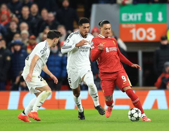 Liverpool, England, 27th November 2024. Liverpool™s Darwin Nunez with Real Madrid s Jude Bellingham during the UEFA Champions League match at Anfield, Liverpool. Picture credit should read: Jessica Hornby Sportimage EDITORIAL USE ONLY. No use with unauthorised audio, video, data, fixture lists, club league logos or live services. Online in-match use limited to 120 images, no video emulation. No use in betting, games or single club league player publications. SPI-3486-0040