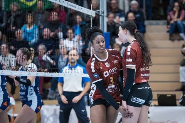 Volleyball CEV Challenge League: Volley Duedingen vs SC Potsdam; Duedingen , 27.11.2024 Danielle Harbin (Opposite, SC Potsdam, 3) Sabrina Starks (Middle, SC Potsdam, 11) Volleyball CEV Challenge League: Volley Duedingen vs SC Potsdam in Duedingen , 27.11.2024 Copyright: xBEAUTIFULxSPORTS OlafxRellischx