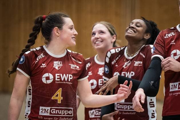 Volleyball CEV Challenge League: Volley Duedingen vs SC Potsdam; Duedingen , 27.11.2024 Jenna Ewert (Setter, SC Potsdam, 4) Danielle Harbin (Opposite, SC Potsdam, 3) Volleyball CEV Challenge League: Volley Duedingen vs SC Potsdam in Duedingen , 27.11.2024 Copyright: xBEAUTIFULxSPORTS OlafxRellischx