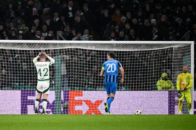 Celtic v Club Brugge - UEFA Champions League GLASGOW, SCOTLAND - NOVEMBER 27 : Carter-Vickers Cameron defender of Celtic FC scores an own goal and players of Brugge celebrate during the UEFA Champions League phase matchday 5 between Celtic and Club Brugge on November 27, 2024 in Glasgow, Scotland, 27 11 2024 Glasgow Scotland  Copyright: xPeterxDexVoechtx