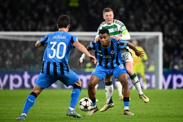 Celtic v Club Brugge - UEFA Champions League GLASGOW, SCOTLAND - NOVEMBER 27 : Onyedika Raphael midfielder of Club Brugge and Mcgregor Callum midfielder of Celtic FC during the UEFA Champions League phase matchday 5 between Celtic and Club Brugge on November 27, 2024 in Glasgow, Scotland, 27 11 2024 Glasgow Scotland  Copyright: xPeterxDexVoechtx