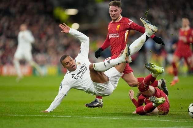 Bilder des Jahres 2024, Sport 11 November Sport Themen der Woche KW48 Liverpool FC v Real Madrid C.F. - UEFA Champions League 2024 25 League Phase MD5 Kylian Mbappe centre-forward of Real Madrid and France and Conor Bradley right-back of Liverpool and Northern Ireland compete for the ball during the UEFA Champions League 2024 25 League Phase MD5 match between Liverpool FC and Real Madrid C.F. at Anfield on November 27, 2024 in Liverpool, England. Liverpool England United Kingdom  Copyright: xJosexBretonx originalFilename:bretonhernandez-liverpoo241127_npZjr.jpg