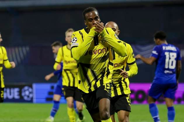 Jamie Gittens (Borussia Dortmund) bejubelt seinen Treffer zum 0:1, UEFA Champions League 2024 25 League Phase MD5, GNK Dinamo v Borussia Dortmund, Stadion Maksimir am 27. November 2024 in Zagreb, Kroatien. (Foto von Marco Steinbrenner DeFodi Images) Jamie Gittens (Borussia Dortmund) celebrates after scoring his teams first goal, UEFA Champions League 2024 25 League Phase MD5, GNK Dinamo v Borussia Dortmund, Stadion Maksimir, November 27, 2024 in Zagreb, Croatia. (Photo by Marco Steinbrenner DeFodi Images) Defodi-700_zagreb_bvb_20241127_057A