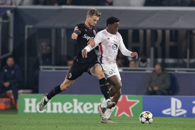 Foto IPP Damiano Fiorentini Bologna 27 11 2024 calcio Champions League 2024-2025 partita Bologna - Lille nella foto: Stefan Posch con Jonathan David Italy Photo Press World Copyright italy  Copyright: xR4924_italyphotopressx