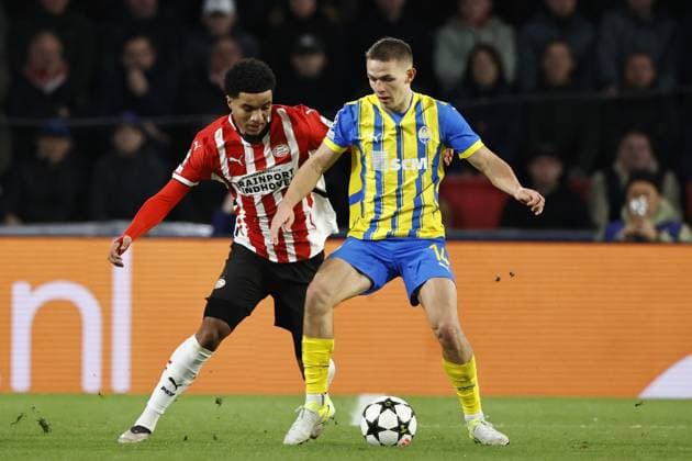 EINDHOVEN - (l-r) Malik Tillman of PSV Eindhoven, Danylo Sikan of FK Shakhtar Donetsk during the UEFA Champions league match between PSV Eindhoven and Shakhtar Donetsk at Phillips Stadium on Nov. 27, 2024 in Eindhoven, Netherlands. ANP MAURICE VAN STEEN UEFA Champions League 2024 25 League Phase MD5 2024 25 xVIxANPxSportx xxANPxIVx 514409177 originalFilename: 514409177.jpg