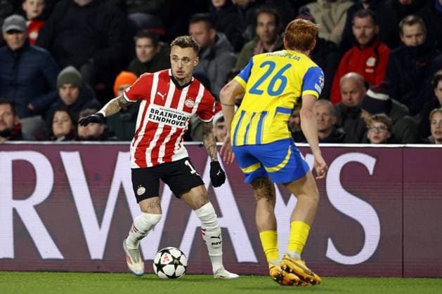 EINDHOVEN - (l-r) Noa Lang of PSV Eindhoven, Yukhym Konoplia of FK Shakhtar Donetsk during the UEFA Champions league match between PSV Eindhoven and Shakhtar Donetsk at Phillips Stadium on Nov. 27, 2024 in Eindhoven, Netherlands. ANP MAURICE VAN STEEN UEFA Champions League 2024 25 League Phase MD5 2024 25 xVIxANPxSportx xxANPxIVx 514409362 originalFilename: 514409362.jpg