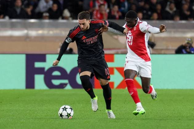 Orkun Kokcu ( 10 - SL Benfica) in action during Monaco vs Benfica, UEFA Champions League football match in Monaco, Principality of Monaco, November 27 2024  Copyright: xNicolaxMastronardi IPAxSportx xix xx IPA_51921941 IPA_Agency_IPA51921941