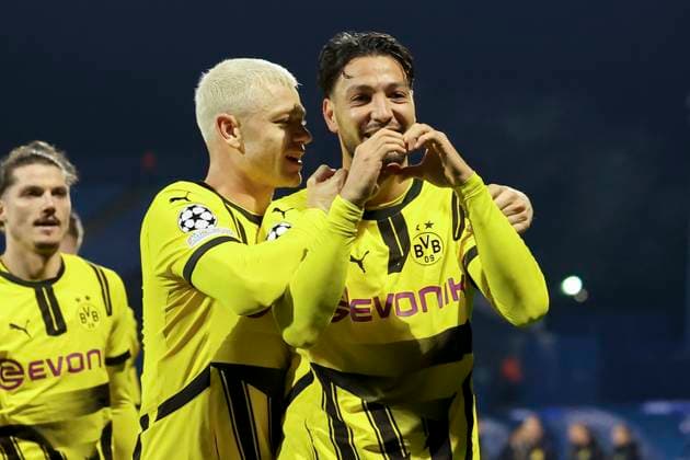 Ramy Bensebaini (Borussia Dortmund) bejubelt seinen Treffer zum 0:2 mit Julian Ryerson (Borussia Dortmund), UEFA Champions League 2024 25 League Phase MD5, GNK Dinamo v Borussia Dortmund, Stadion Maksimir am 27. November 2024 in Zagreb, Kroatien. (Foto von Marco Steinbrenner DeFodi Images) Ramy Bensebaini (Borussia Dortmund) celebrates after scoring his teams second goal with Julian Ryerson (Borussia Dortmund), UEFA Champions League 2024 25 League Phase MD5, GNK Dinamo v Borussia Dortmund, Stadion Maksimir, November 27, 2024 in Zagreb, Croatia. (Photo by Marco Steinbrenner DeFodi Images) Defodi-700_zagreb_bvb_20241127_070