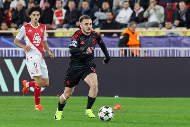 Kerem Akturkoglu ( 17 - SL Benfica) in action during Monaco vs Benfica, UEFA Champions League football match in Monaco, Principality of Monaco, November 27 2024  Copyright: xNicolaxMastronardi IPAxSportx xix xx IPA_51921977 IPA_Agency_IPA51921977