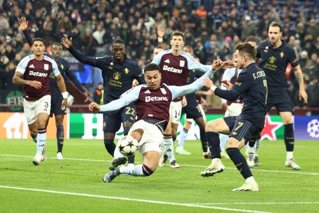 Aston Villa v Juventus FC Champions League 27 11 2024. Morgan Rogers of Aston Villa clears the ball from Francisco Conceicao of Juventus during the Champions League match between Aston Villa and Juventus FC at Villa Park, Birmingham, England on 27 November 2024. Birmingham Villa Park West Midlands England Editorial use only , Copyright: xRyanxBrownex PSI-20893-0085