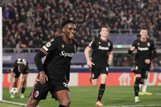 Bologna s Jhon Lucumi celebrates after scoring the 1-1 goal for his team during the Uefa Champions League 2024 2025 soccer match between Bologna and Lille at Renato Dall Ara Stadium - Soccer - Bologna, Italy - Wednesday November 27, 2024  Copyright: xMassimoxPaolone LaPressex