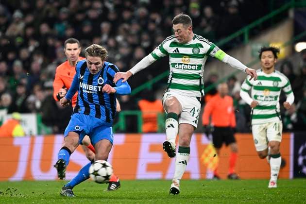 Celtic v Club Brugge - UEFA Champions League GLASGOW, SCOTLAND - NOVEMBER 27 : Vermant Romeo forward of Club Brugge and Mcgregor Callum midfielder of Celtic FC during the UEFA Champions League phase matchday 5 between Celtic and Club Brugge on November 27, 2024 in Glasgow, Scotland, 27 11 2024 Glasgow Scotland  Copyright: xPeterxDexVoechtx
