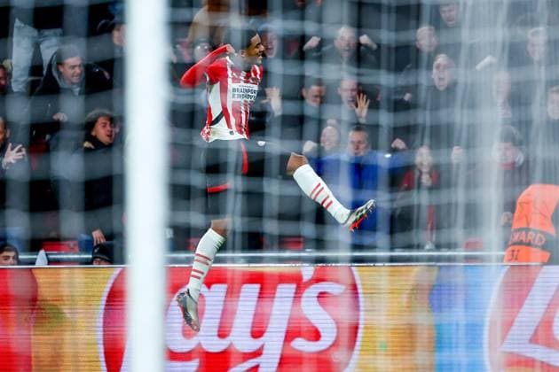 EINDHOVEN, 27-11-2024, Philips Stadium, UEFA Champions League season 2024 25, match between PSV and Sjachtar Donetsk, PSV player Malik Tillman scores the 2-2 PSV - Sjachtar Donetsk  x26840045x Copyright: