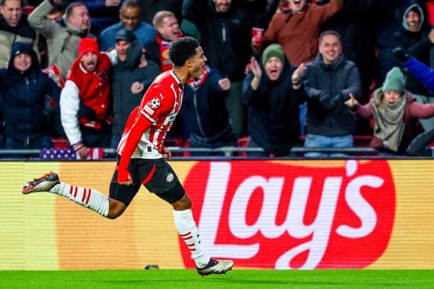 EINDHOVEN, 27-11-2024, Philips Stadium, UEFA Champions League season 2024 25, match between PSV and Sjachtar Donetsk, PSV player Malik Tillman scores the 2-2 PSV - Sjachtar Donetsk  x26840049x Copyright: