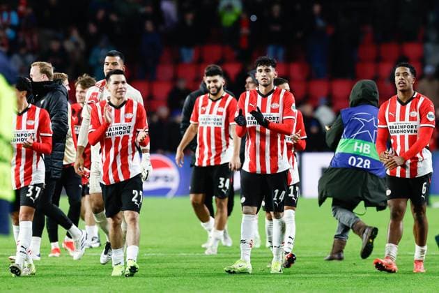 EINDHOVEN, 27-11-2024, Philips Stadium, UEFA Champions League season 2024 25, match between PSV and Sjachtar Donetsk, PSV player Hirving Lozano , PSV player Ricardo Pepi and PSV player Ryan Flamingo happy after the victory PSV - Sjachtar Donetsk  x26840347x Copyright: