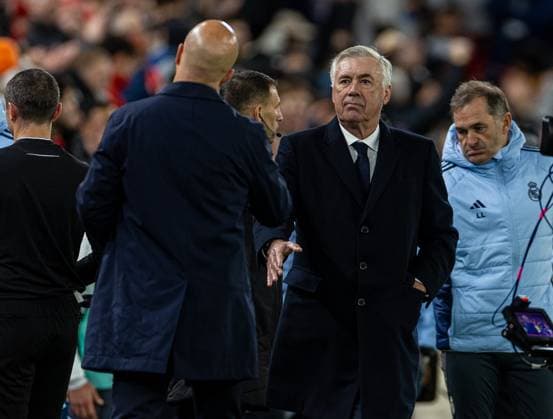 Football - UEFA Champions League - League Phase - Liverpool FC v Real Madrid CF LIVERPOOL, ENGLAND - Wednesday, November 27, 2024: Real Madrid s head coach Carlo Ancelotti (R) shakes hands with Liverpool s Arne Slot after the UEFA Champions League game between Liverpool FC and Real Madrid CF at Anfield. (Photo by David Rawcliffe Propaganda) LIVERPOOL Anfield MERSEYSIDE ENGLAND  Copyright: xDavidxRawcliffex P2024-11-27-Liverpool_Madrid-64