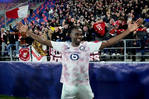 Bologna FC v LOSC Lille - UEFA Champions League 2024 25 Ngal™ayel Mukau of LOSC Lille celebrates the victory posing with his supporters during the UEFA Champions League 2024 25 League Phase MD5 match between Bologna FC and LOSC Lille at Stadio Renato Dall™Ara on November 27, 2024 in Bologna, Italy. Bologna Stadio Renato Dall ARA Bologna Italy Copyright: xGiuseppexMaffiax UCL_BOLOGNA_LILLE_271124_DSC9184
