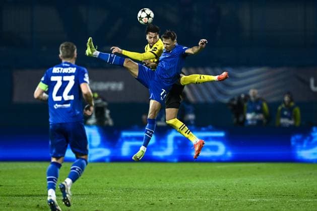 Bilder des Jahres 2024, Sport 11 November Sport Themen der Woche KW48 Sport Bilder des Tages GNK Dinamo v Borussia Dortmund - UEFA Champions League 2024 25 League Phase MD5 Dario Spikic of Dinamo Zagreb and Ramy Bensebaini of Borussia Dortmund fight for a ball during the UEFA Champions League 2024 25 League Phase MD5 match between GNK Dinamo Zagreb and Borussia Dortmund at Maksimir stadium on November 27, 2024 in Zagreb, Croatia.  MarkoxLukunic PIXSELL