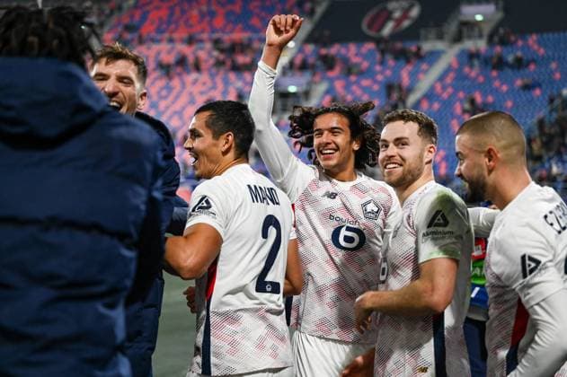 CALCIO - UEFA Champions League - Bologna FC vs LOSC Lille LOSC Lilla celebrates a victory at the end of match during Bologna FC vs LOSC Lille, UEFA Champions League football match in Bologna, Italy, November 27 2024 Bologna Italy  Copyright: xIPAxSport ABACAx