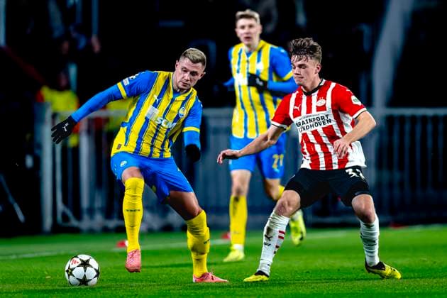 Shakhtar midfielder Georgiy Sudakov, PSV Eindhoven defender Matteo Dams during the match PSV - Shakhtar at the Philips stadium for the UEFA Champions League - League phase - Matchday 5 season 2024-2025 in EINDHOVEN, Netherlands on 27 november 2024, (photo by Marcel van Dorst EYE4images DeFodi Images) Defodi-746_202054
