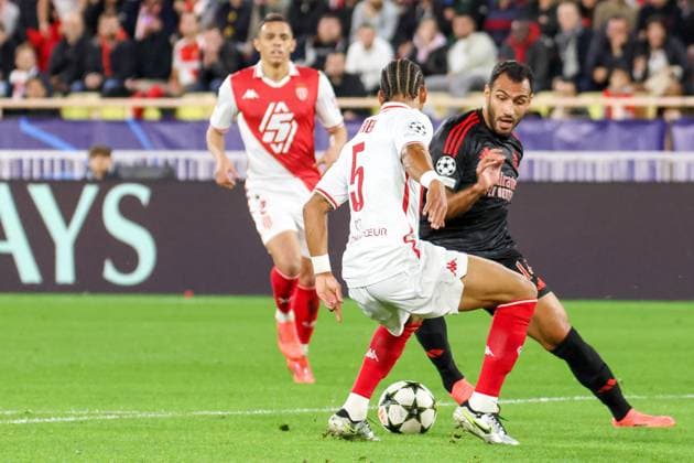 CALCIO - UEFA Champions League - Monaco vs Benfica Vangelis Pavlidis ( 14 - SL Benfica) vies the ball with Thilo Kehrer ( 5 - AS Monaco) during Monaco vs Benfica, UEFA Champions League football match in Monaco, PrincPhoto by IPA ABACAPRESS.COMlity of Monaco, November 27 2024 Monaco  Copyright: xIPAxSport ABACAx