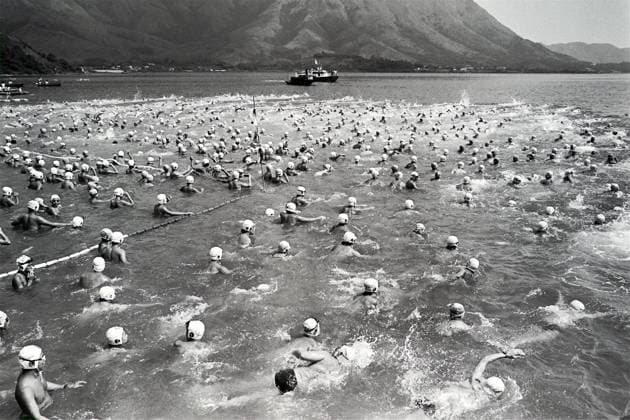 Archivbilder der Woche SPORT KW47 More than 1,300 swimmers took part in the 19th Cross Tolo Harbour Swim in Sha Lan Beach. The 2,400-metres race started from Sha Lan Beach and finished at the Tai Mei Tuk Water Sports Centre which was organised by the Tai Po District Board and the San Miguel Brewery Limited. EDITORIAL USE ONLY  Copyright: xx MER2016052421521666 PostxStaffxPhotographerx scmpphotos496594