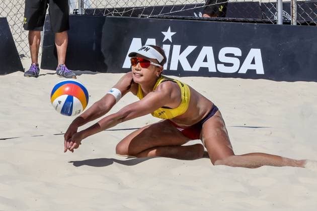 (241128) -- LAGUNA PROVINCE, Nov. 28, 2024 -- Murakami Reika of Japan digs the ball during the women s preliminary match between Julia Kielak Marta Lodej of Poland and Tsujimura Riko Murakami Reika of Japan at the 2024 Volleyball World Beach Pro Tour Challenge in Laguna Province, the Philippines, Nov. 28, 2024. ) (SP)PHILIPPINES-LAGUNA PROVINCE Beach volleyball, Beachvolleyball WORLD PRO TOUR CHALLENGE RouellexUmali 