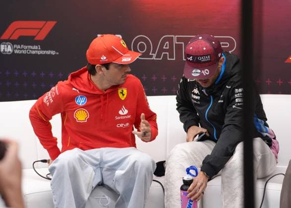 28.11.2024, Losail International Circuit, Doha, Formula 1 Qatar Airways Qatar Grand Prix 2024 ,im Bild Charles Leclerc (MCO), Scuderia Ferrari HP, Pierre Gasly (FRA), Alpine F1 Team (Photo by Hasan Bratic DeFodi Images) Defodi-506_20241128_hbr_0622