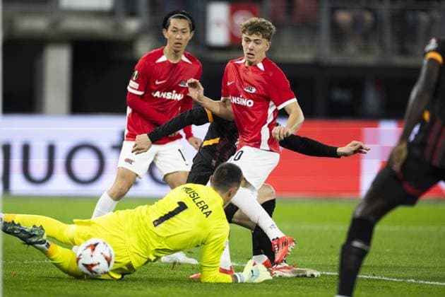 ALKMAAR - Sven Mijnans of AZ Alkmaar scores the 1-0 during the UEFA Europa League match between AZ Alkmaar and Galatasaray at AFAS stadium on Nov. 28, 2024 in Alkmaar, Netherlands. ANP KOEN VAN WEEL UEFA Europa League 2024 25 League Phase MD5 2024 25 xVIxANPxSportx xxANPxIVx 514456052 originalFilename: 514456052.jpg