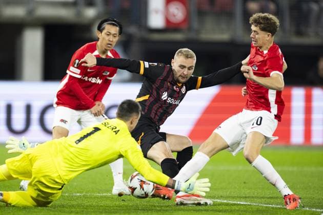 ALKMAAR - Sven Mijnans of AZ Alkmaar scores the 1-0 during the UEFA Europa League match between AZ Alkmaar and Galatasaray at AFAS stadium on Nov. 28, 2024 in Alkmaar, Netherlands. ANP KOEN VAN WEEL UEFA Europa League 2024 25 League Phase MD5 2024 25 xVIxANPxSportx xxANPxIVx 514456149 originalFilename: 514456149.jpg