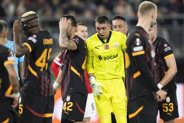 ALKMAAR - Galatasaray SK goalkeeper Fernando Muslera during the UEFA Europa League match between AZ Alkmaar and Galatasaray at AFAS stadium on Nov. 28, 2024 in Alkmaar, Netherlands. ANP KOEN VAN WEEL UEFA Europa League 2024 25 League Phase MD5 2024 25 xVIxANPxSportx xxANPxIVx 514456653 originalFilename: 514456653.jpg
