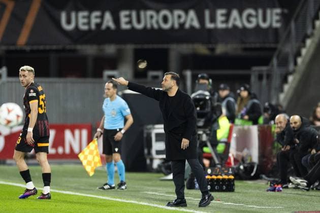 ALKMAAR - Galatasaray SK coach Okan Buruk during the UEFA Europa League match between AZ Alkmaar and Galatasaray at the AFAS stadium on Nov. 28, 2024 in Alkmaar, Netherlands. ANP KOEN VAN WEEL UEFA Europa League 2024 25 League Phase MD5 2024 25 xVIxANPxSportx xxANPxIVx 514456746 originalFilename: 514456746.jpg