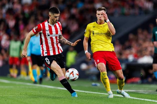 241128 Ander Herrera of Athletic Bilbao and Andri Fannar Baldursson of Elfsborg during the Europa League match between Athletic Bilbao and Elfsborg on November 28, 2024 in Bilbao. Photo: Bildbyran EXT BILDBYRAN kod XY XZ0198 fotboll football soccer fotball uefa europa league europa league athletic bilbao elfsborg bbeng Copyright: BILDBYRANxEXT BB241128BB833