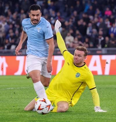 Incontro di calcio di Europa League - 2024 25 Lazio vs Ludogorets 28 11 2024 Roma, Stadio Olimpico, incontro di calcio valevole per l™ Europa League 2024 24 tra SS Lazio vs Ludogorets In foto: Pedro of SS Lazio - Hendrik Bonman of Ludogorets Razgrad FC ROMA Stadio Olimpico Lazio ITALIA Copyright: xFABIOxSASSO FPAxFabioxSasso FPAx Lazio Ludogorets2024_11_28Fabio Sasso0494