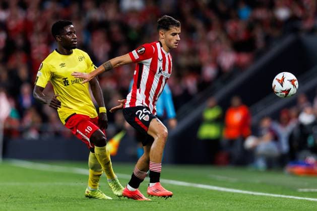 241128 Michael Baidoo of Elfsborg and Benat Prados of Athletic Bilbao during the Europa League match between Athletic Bilbao and Elfsborg on November 28, 2024 in Bilbao. Photo: Bildbyran EXT BILDBYRAN kod XY XZ0198 fotboll football soccer fotball uefa europa league europa league athletic bilbao elfsborg bbeng Copyright: BILDBYRANxEXT BB241128BB917