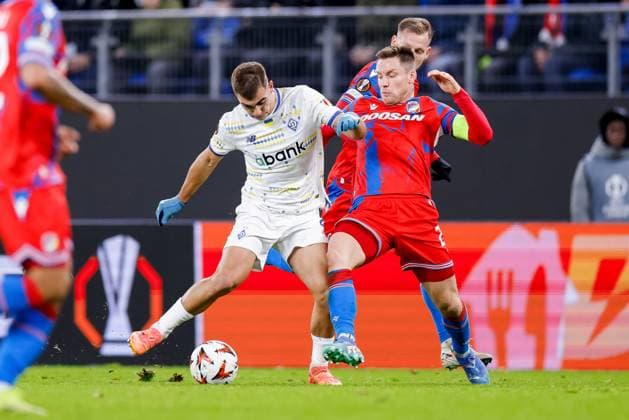 Hamburg, 28. November 2024 - Fußball, UEFA Europa League 2024 25, Dynamo Kiew - FC Viktoria Pilsen: Kostiantyn Vivcharenko (Dynamo Kiew, 2), Lukas Kalvach (FC Viktoria Pilsen, 23)